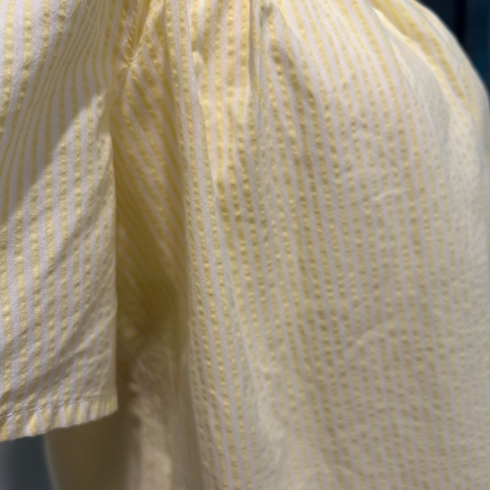 Abercrombie pale yellow seersucker off the shoulder top. Size small. - Picture 4 of 5